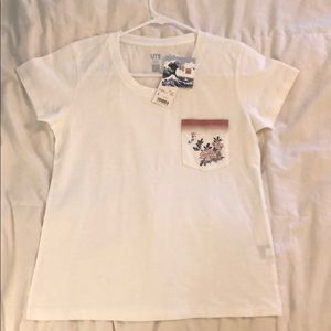 T-Shirt with design pocket